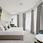 アパートホテル Royal Tulip Centre ワルシャワ