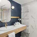 Royal Tulip Centre Aparthotel 4*