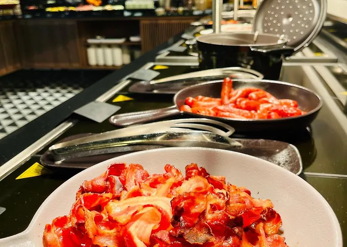 Royal Tulip Centre Aparthotel 4*