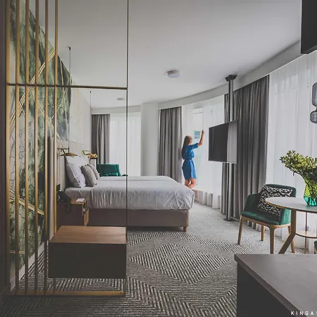 Royal Tulip Centre شقة فندقية وارسو